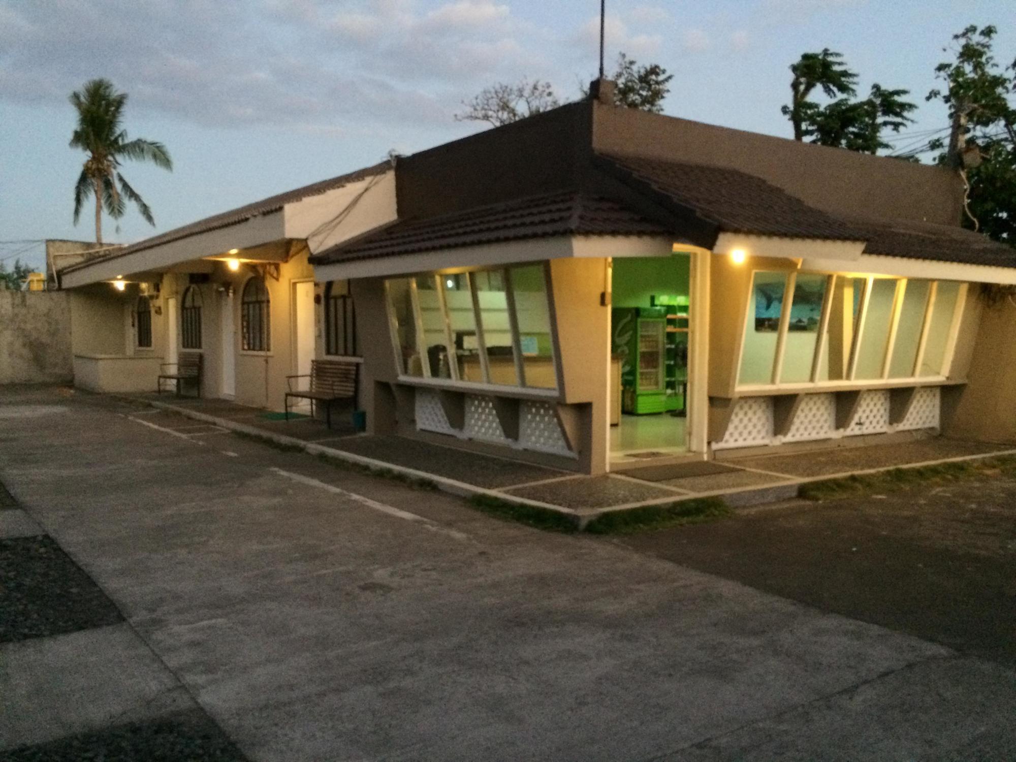 Night & Day Inn Legazpi Εξωτερικό φωτογραφία